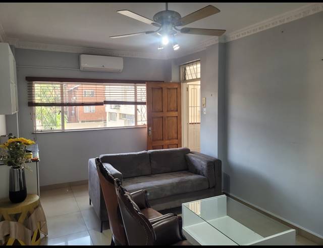2 BEDROOM FLAT TO LET IN ESSENWOOD